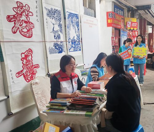 新津舉辦“走進(jìn)菜市書屋”之圖書漂流暨經(jīng)典閱讀分享活動